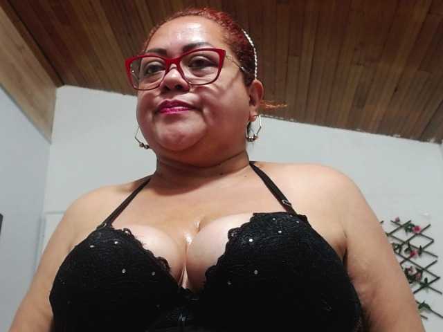 Снимки Samantta-Jone Come and play with me sexy and hot #mature #bigboobs #milf #bbw #bigass MY GOALS IS: STREPTEASE