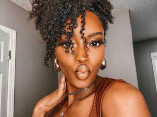 Еротичен видео чат Sarah-Sweets