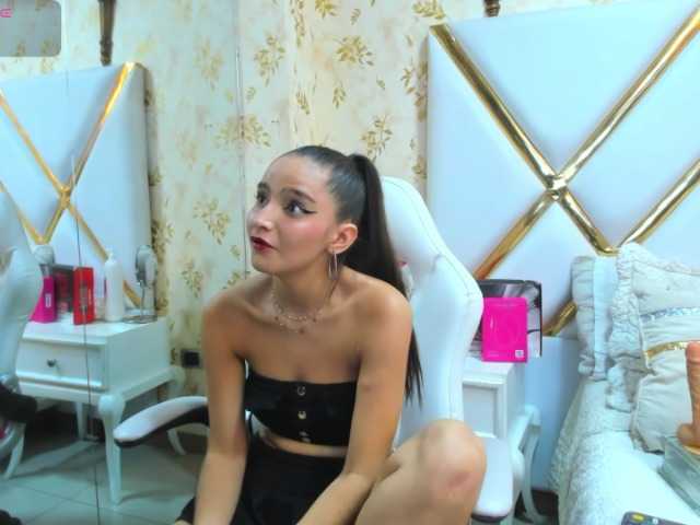 Екранни снимки на излъчване SashaaFerrer