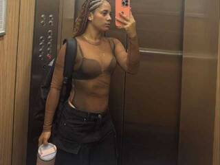 Еротичен видео чат SeleneRouge