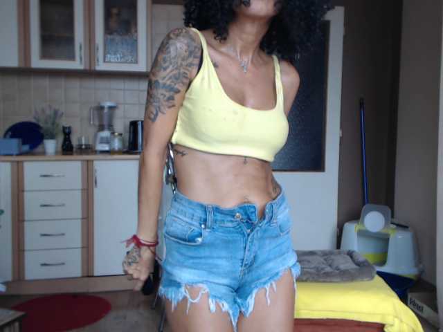 Екранни снимки на излъчване SexiBelle