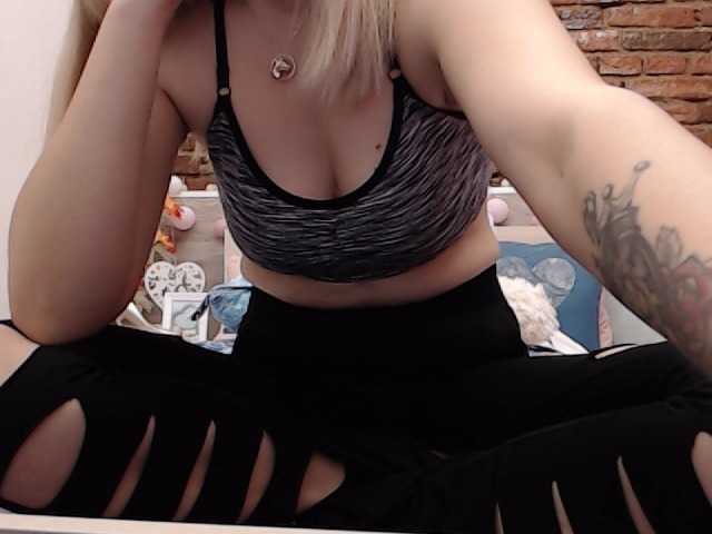 Снимки Amanda_Marry SNAPCHAT 100 TOK !!!! 2 x lush and 1 x domi lets have fun and see me cuming :wink