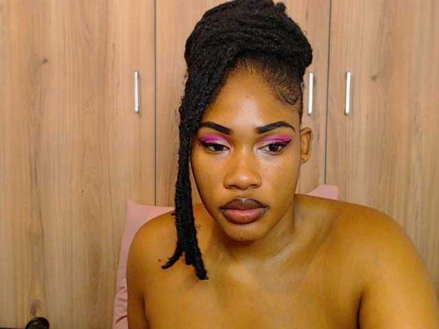 Екранни снимки на излъчване SexyJuicyLips