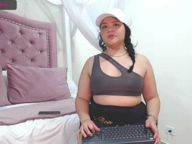Снимки SharlotteThom hi guys wolcome too my room// show oios 25 tks // spank ass 65 // come and difruta on my naughty side today and willing to play a lot with you!!