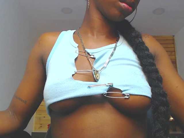 Екранни снимки на излъчване ShaylaSexx