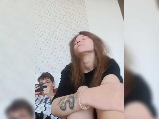 Екранни снимки на излъчване ShowMeMemasiki