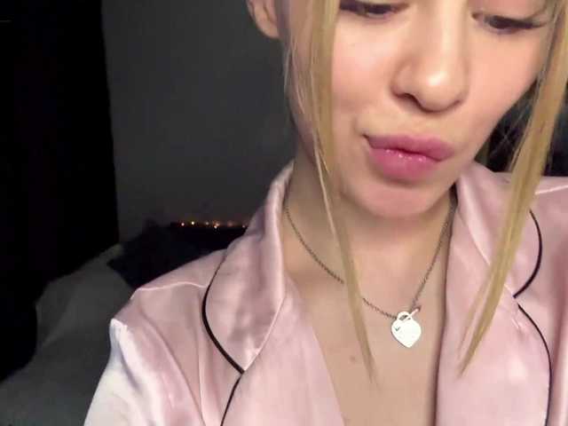 Екранни снимки на излъчване ShyElisa