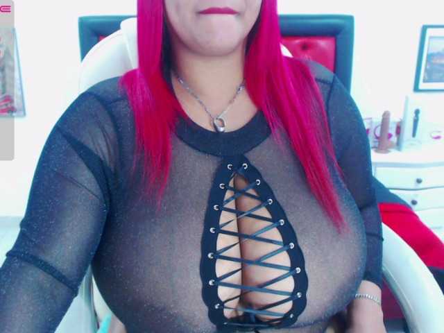 Екранни снимки на излъчване Siren-boobs