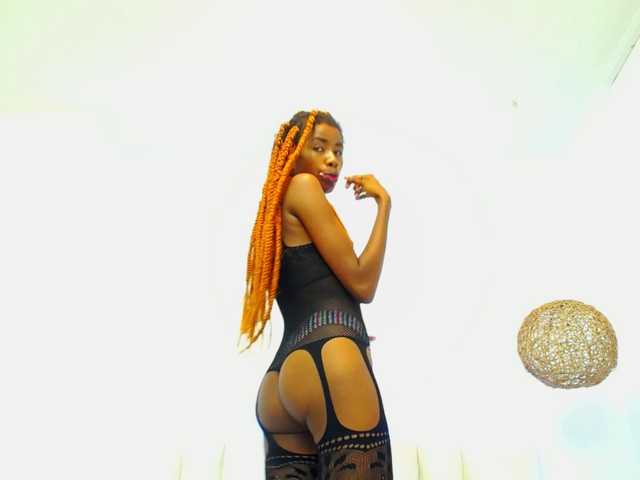 Снимки SkarlettQueen #teen #nice #ass #girld don't miss my show HOT!!!