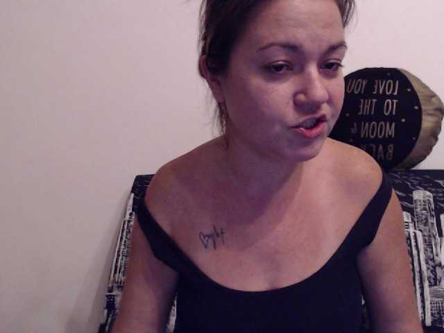 Екранни снимки на излъчване Softhottmilf