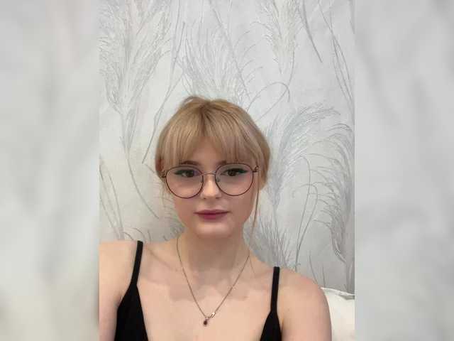 Екранни снимки на излъчване Sophie-doll