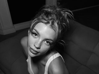 Еротичен видео чат SophieFleurr