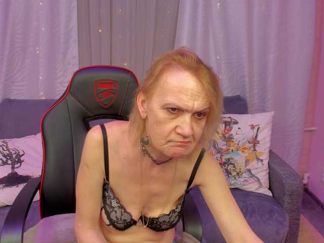 Екранни снимки на излъчване SqurtyLally69