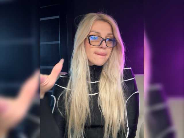 Екранни снимки на излъчване CyberWhore111