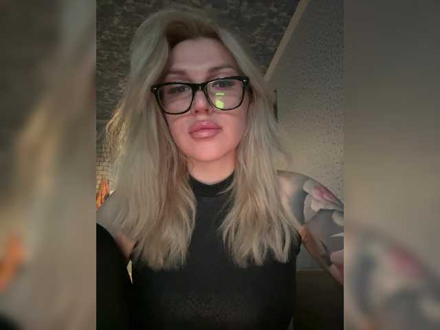 Екранни снимки на излъчване CyberWhore111