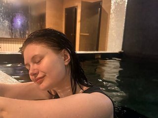 Еротичен видео чат Sunny-Smail