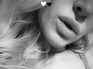 Еротичен видео чат Suuzykiss