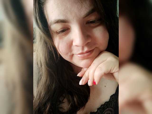 Екранни снимки на излъчване SweetAndCurvy