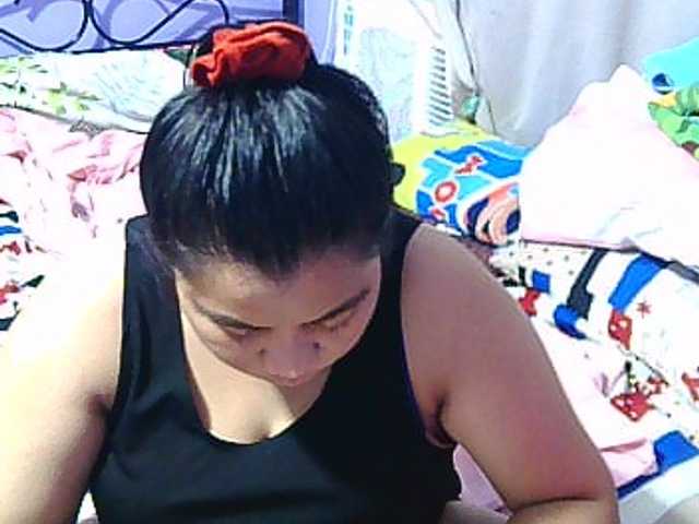 Снимки Sweetpinay99x Not feeling well, let's just talk, chill and listen to music. #chill #pinay #chatting #relax #chubby #watchcam #cum