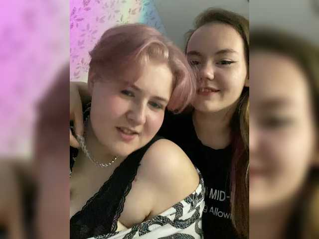 Екранни снимки на излъчване Tanya-and-Sara