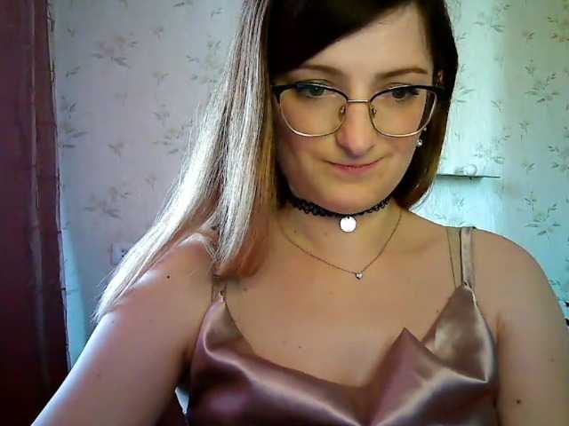 Снимки tastyAriel Sweet and yet dang naughty ;) #innocentface #sweet #petite #glasses #fetish #natural #shorthair #domina #teaser #cfmn #joi #cei #cbt #sph