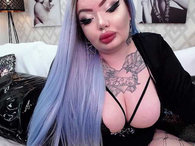 Снимки SavageQueen Welcome in my rooom! Tattooed busty fuck doll with perfect deepthroat skills and more and more. Wanna play? Tip your Queen! Kisses :)