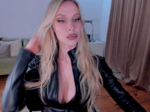 Екранни снимки на излъчване ToxicBlonde