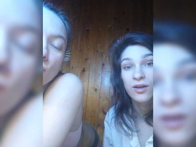Екранни снимки на излъчване TreshGirls