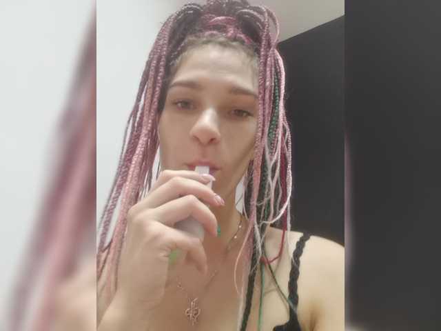 Екранни снимки на излъчване TreshGirls