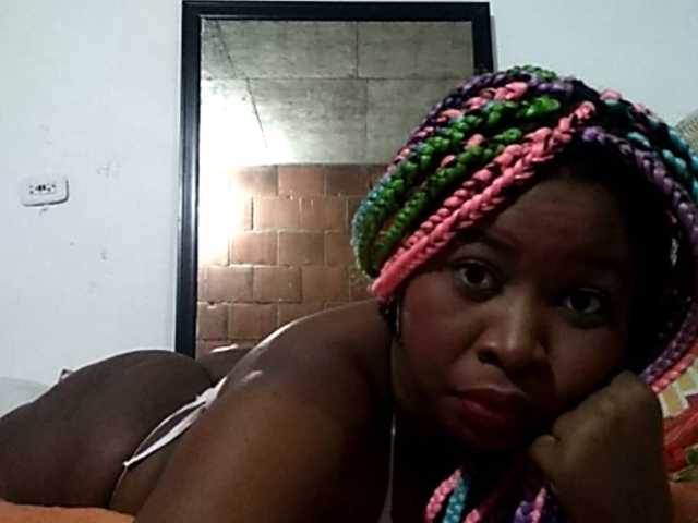 Екранни снимки на излъчване TyraBlack