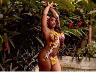 Еротичен видео чат Tyraprivacy