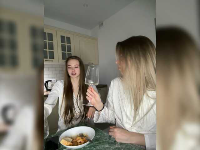 Екранни снимки на излъчване Utiputishkaa