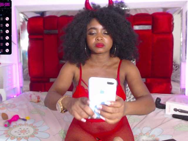 Снимки valerysexy4 Hey guys, hot day I want you to make me wet for you !! ♥♥ PVT // ON @goal full squirt #ebony #latina # 18 #slim #bigboob #lovens