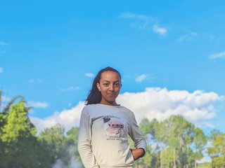 Еротичен видео чат Valisoa