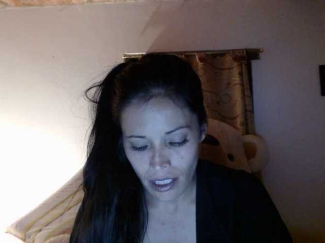 Екранни снимки на излъчване VAMPIREHOT