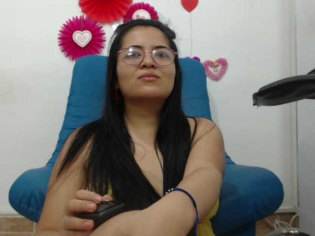 Снимки Violetaloving hello lovers im violeta fun girl with big ass make me wet and show naked --LUSH ON --MAKE ME MOAN buy controle me toy and make me cum*i love roleplay and play oil* i do anal squrit and play pussy*I HAVE BIG CURVES AND CUTEFEET
