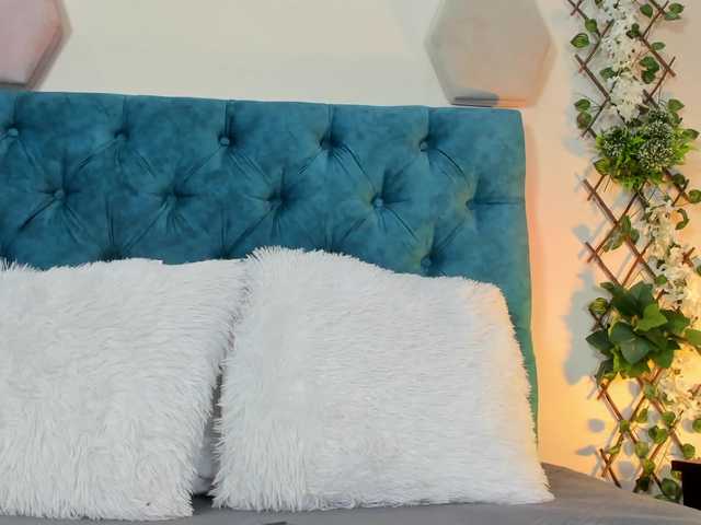 Екранни снимки на излъчване VioletAss