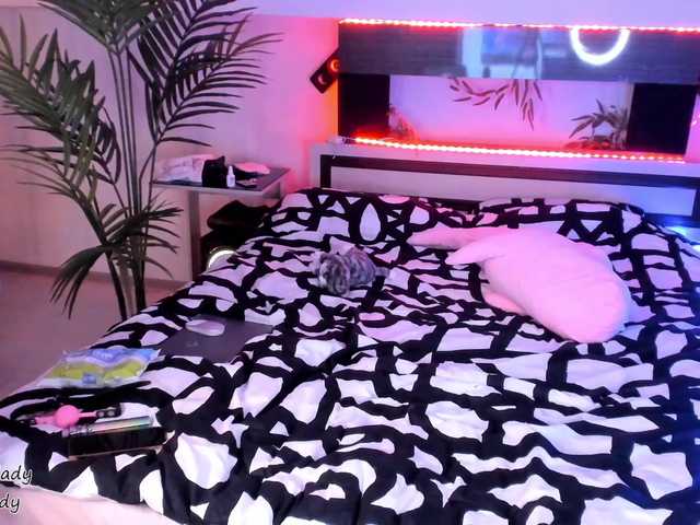 Екранни снимки на излъчване virtual_lady