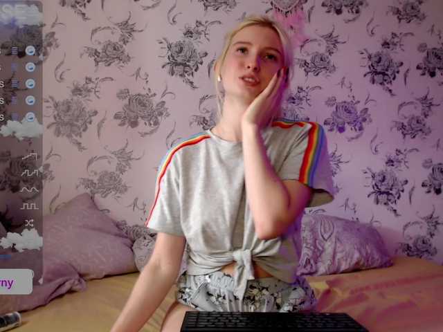 Снимки whiteprincess 1 token = 1 splash on my white T-shirt (find out what's under it dear) #teen #new #young #chat #blueeyes