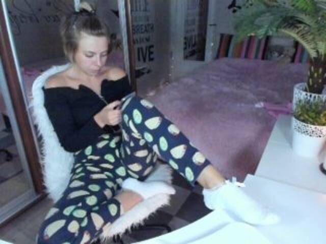 Екранни снимки на излъчване CallMeAngel