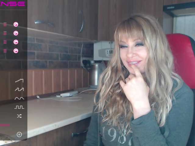 Екранни снимки на излъчване RrredQueen