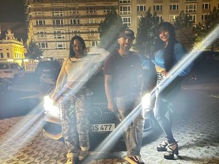 Еротичен видео чат xtripletemptationx