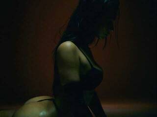 Еротичен видео чат Mollllli