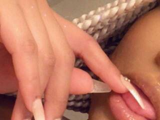 Еротичен видео чат Yiauana