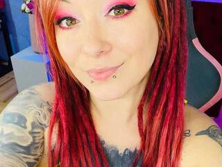 Еротичен видео чат Yolandi