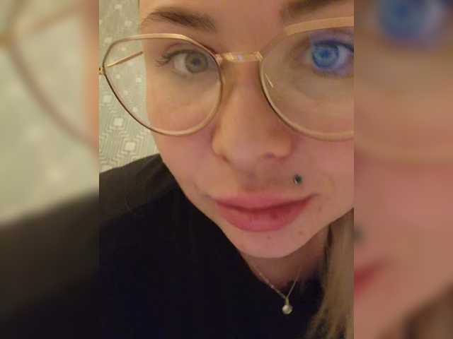 Екранни снимки на излъчване YourFunnyBlondiee