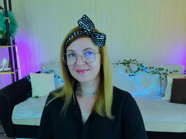 Екранни снимки на излъчване YourUniverser