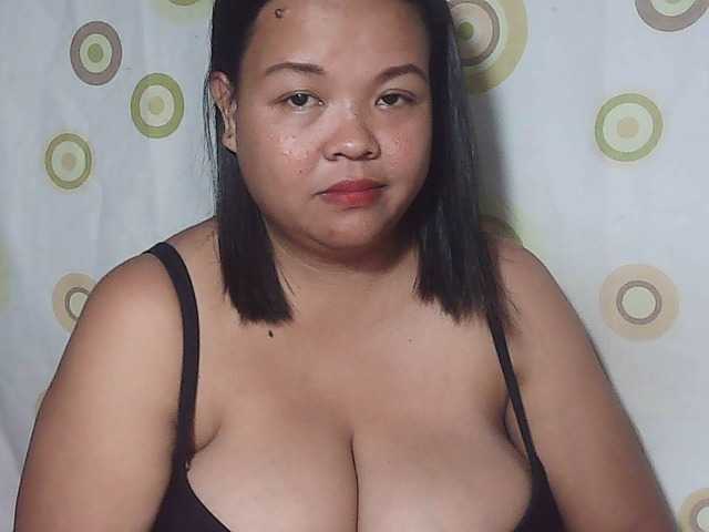 Екранни снимки на излъчване yummytits28