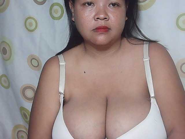 Екранни снимки на излъчване yummytits28