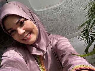 Еротичен видео чат ZareenMajluf